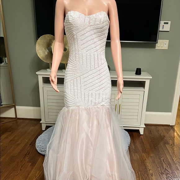 Madison Long Mermaid Formal Prom Dress. Size 7/8.Like New! Worn 1x. Perfect Fit! - Picture 3 of 6